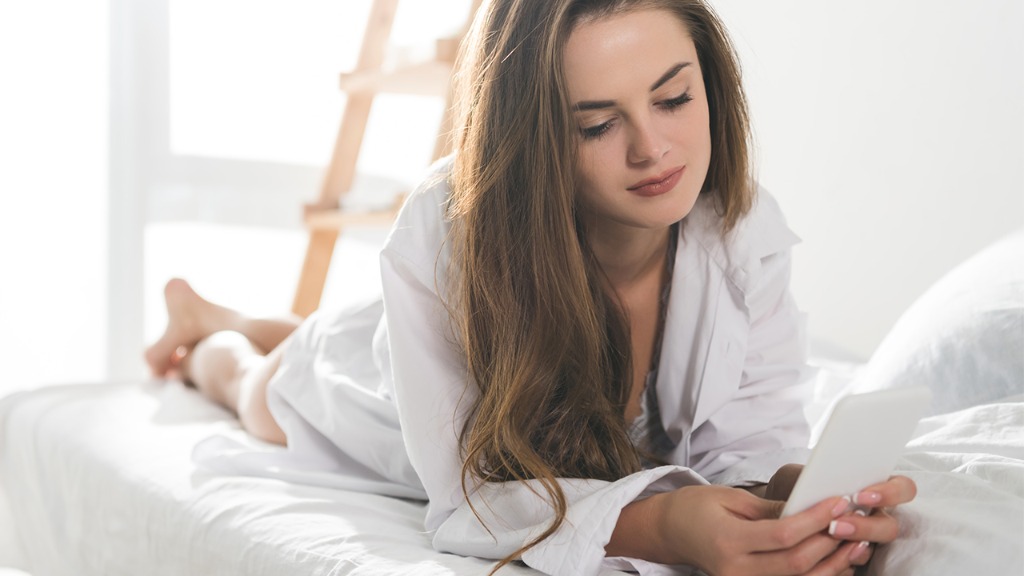 教你如何泡到绝佳女孩，手把手教你如何加上“单身美女微信”